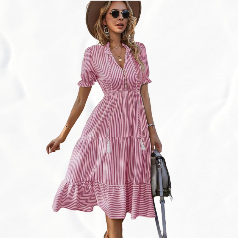 Rochie în dungi cu decolteu în V, talie elastică, mâneci scurte cu croi lampă, stil prințesă cu tiv evazat