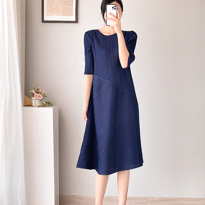 Rochie midi în linie A, poliester, talie înaltă, guler rotund, mâneci jumătate