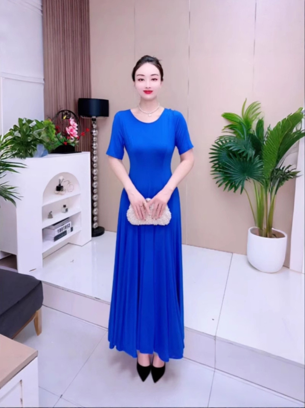 Rochie din linie A, decolteu în V, mâneci scurte, lungime midi, material poliester