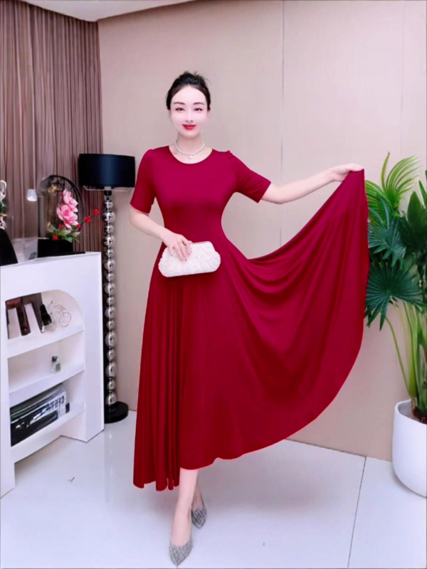 Rochie din linie A, decolteu în V, mâneci scurte, lungime midi, material poliester