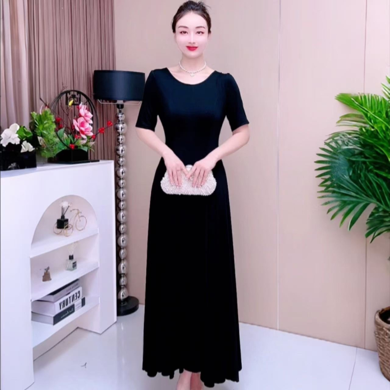 Rochie din linie A, decolteu în V, mâneci scurte, lungime midi, material poliester