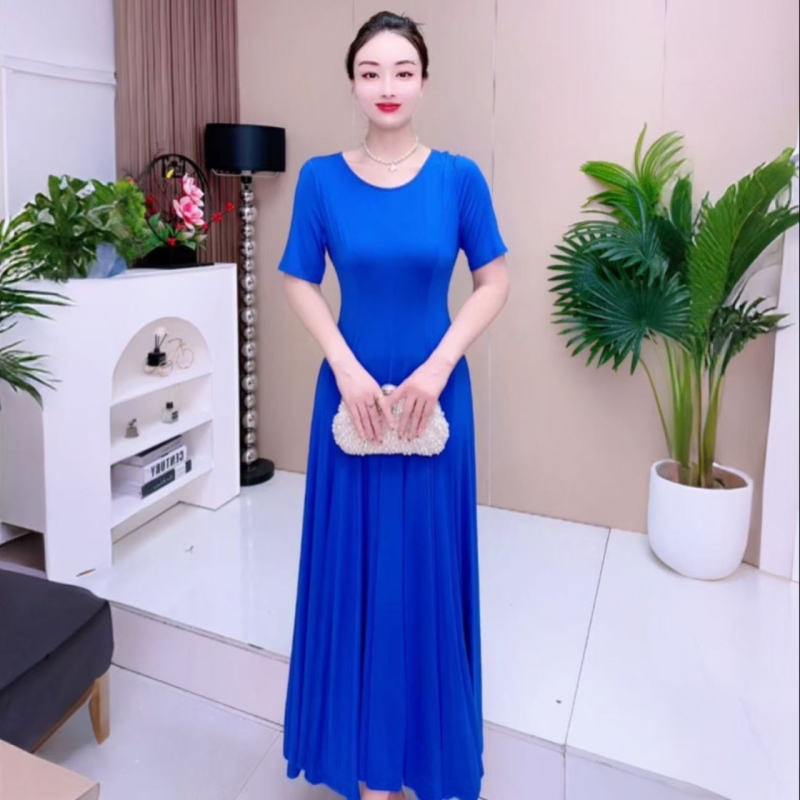 Rochie din linie A, decolteu în V, mâneci scurte, lungime midi, material poliester