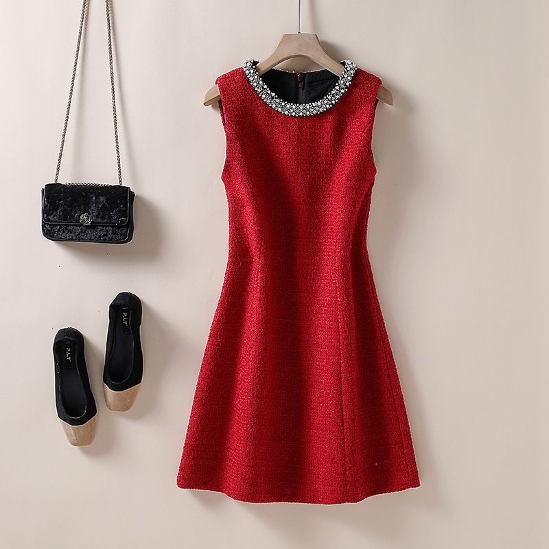 Rochie din tweed cu vestă decorată cu mărgele, gât rotund, fără mâneci, talie medie, primăvara 2025