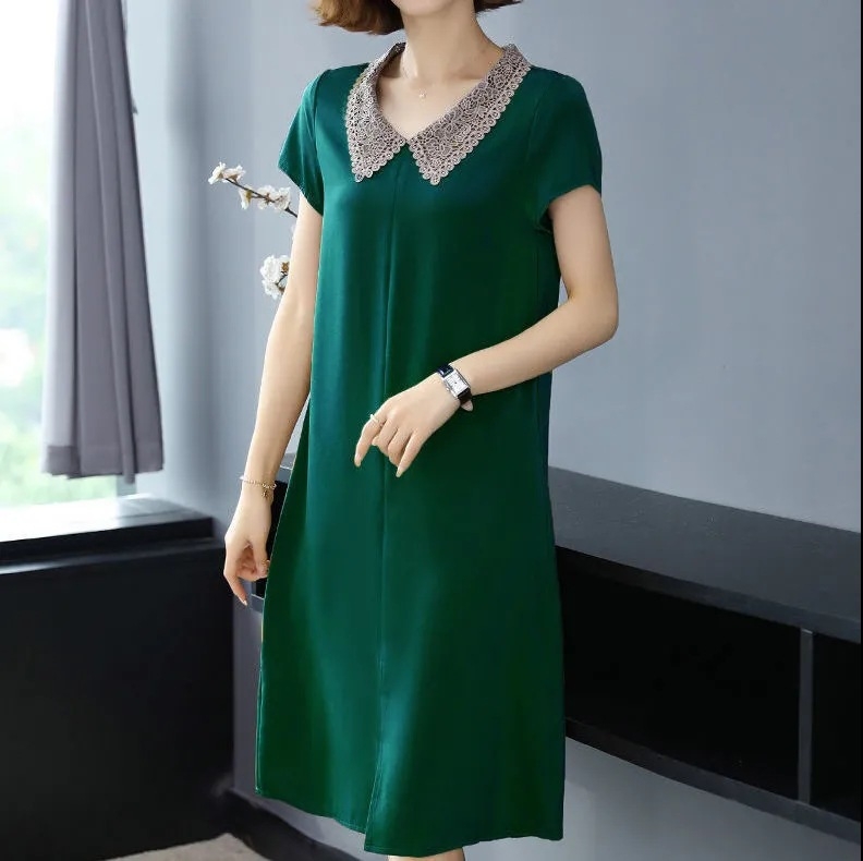 Haljina od Ice Silk s halter ovratnikom, A-linijskog kroja, V-izrez, kratki rukavi.