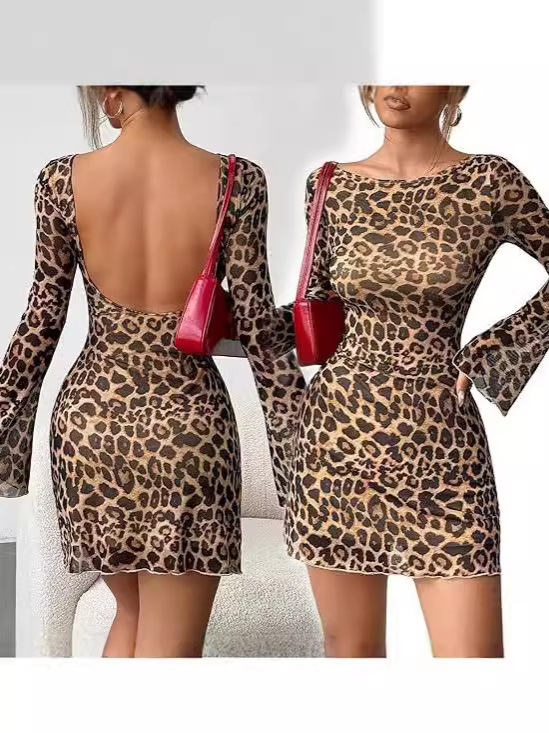 Haljina s leopard printom i mrežastim materijalom, otvorena leđa, dugi rukavi, A-linijski kroj