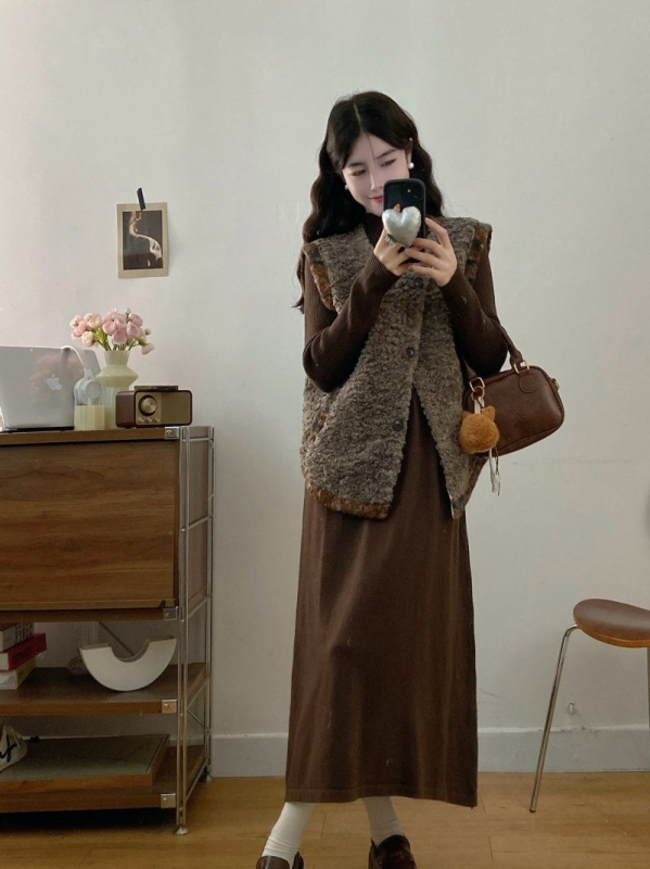 Set din două piese: vestă din lână de miel și rochie tricotată, toamna 2025, stil chinezesc, retro literar