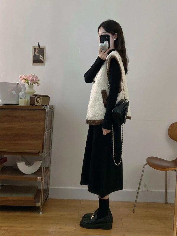 Set din două piese: vestă din lână de miel și rochie tricotată, toamna 2025, stil chinezesc, retro literar