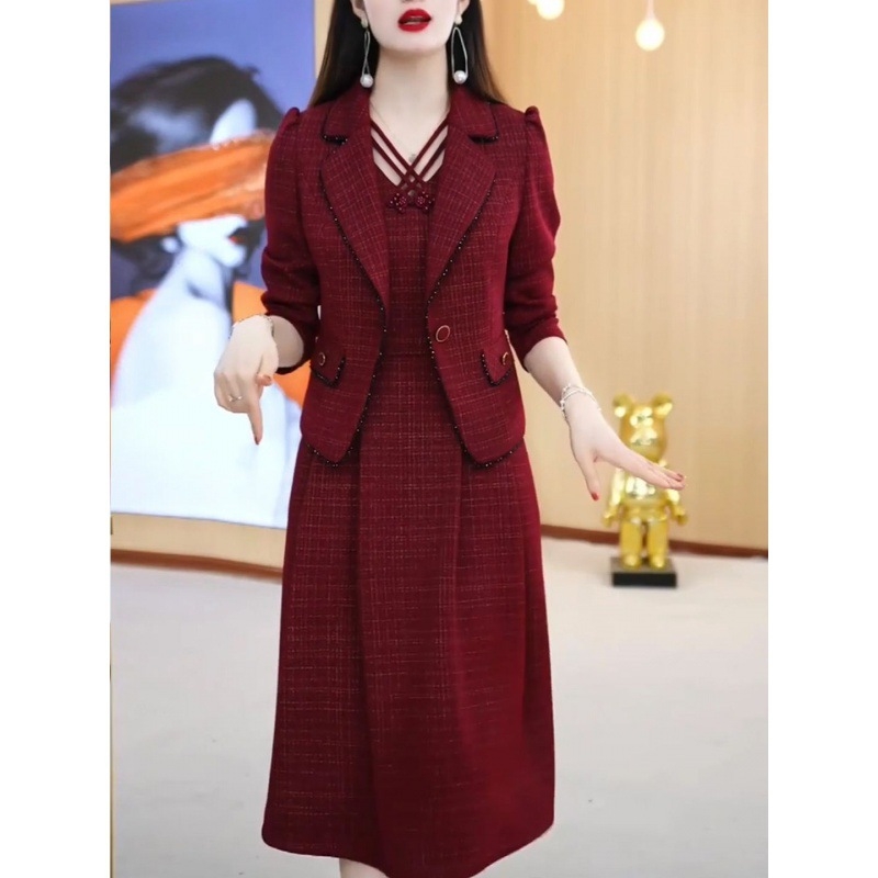 Női két részes szoknyás kosztüm, városi stílus, poliészter 95%+, hosszú ujjak, gallér nélkül, 2024 tavasz