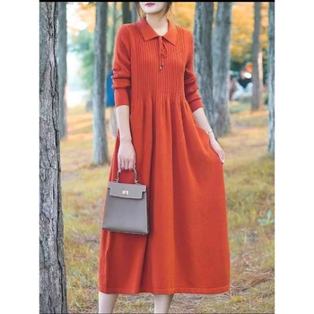 Rochie midi tricotată din viscose, croială A-line, guler polo, mâneci lungi, talie lejeră, stil pull-over