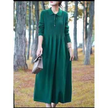 Rochie midi tricotată din viscose, croială A-line, guler polo, mâneci lungi, talie lejeră, stil pull-over