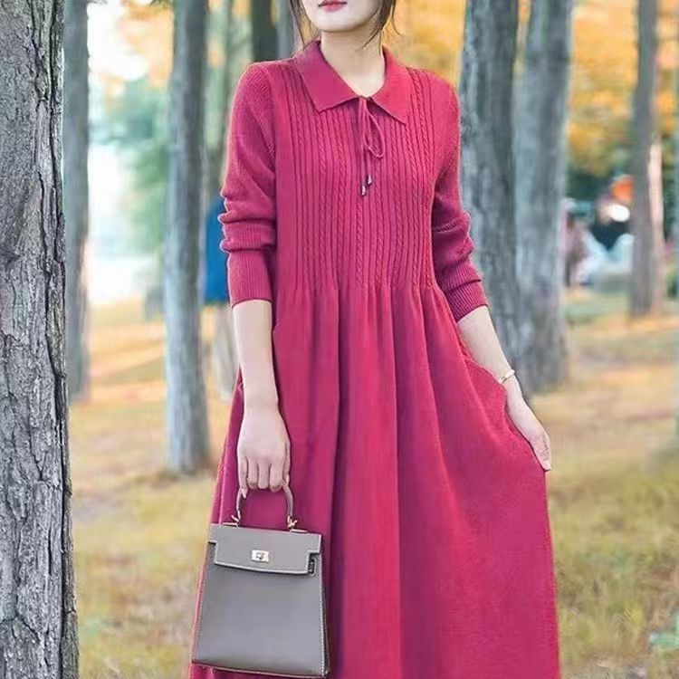 Rochie midi tricotată din viscose, croială A-line, guler polo, mâneci lungi, talie lejeră, stil pull-over