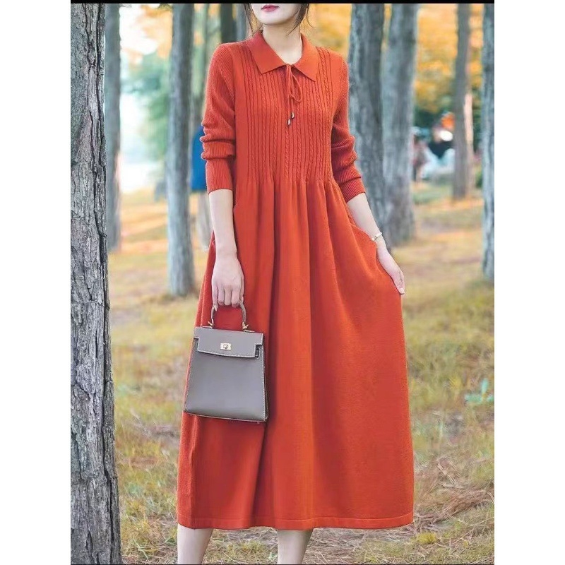 Rochie midi tricotată din viscose, croială A-line, guler polo, mâneci lungi, talie lejeră, stil pull-over