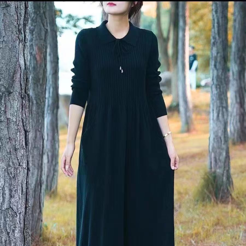 Rochie midi tricotată din viscose, croială A-line, guler polo, mâneci lungi, talie lejeră, stil pull-over