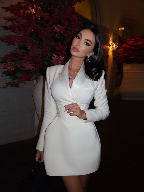 Női blézerruha reveres, derekat szorító fazon, hosszú ujjú, rövid hosszúságú (40–50 cm)