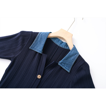 Pletena midi haljina s V izrezom, kratkim rukavima, patchwork dizajn, metalna kopča na struku