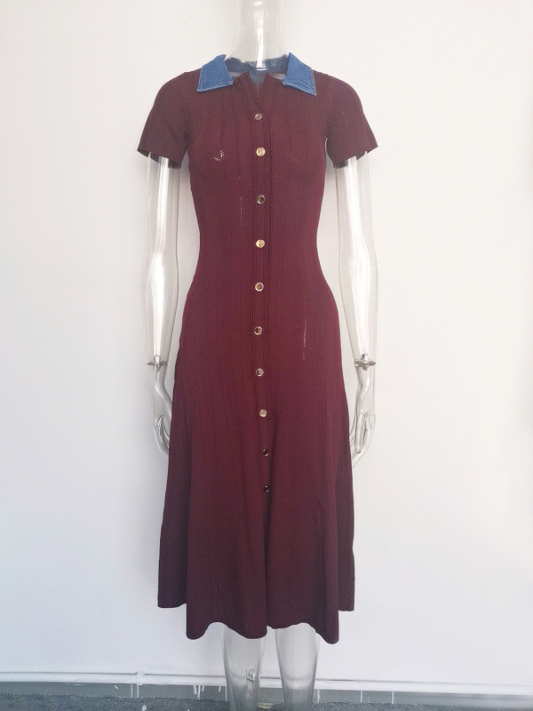 Pletena midi haljina s V izrezom, kratkim rukavima, patchwork dizajn, metalna kopča na struku