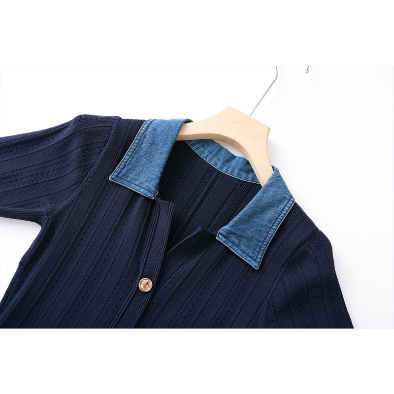 Pletena midi haljina s V izrezom, kratkim rukavima, patchwork dizajn, metalna kopča na struku