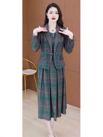 Női kockás két darabos kosztüm szoknyával, hosszú ujjú, hosszú szoknya, 80–90% poliészter, őszi 2025