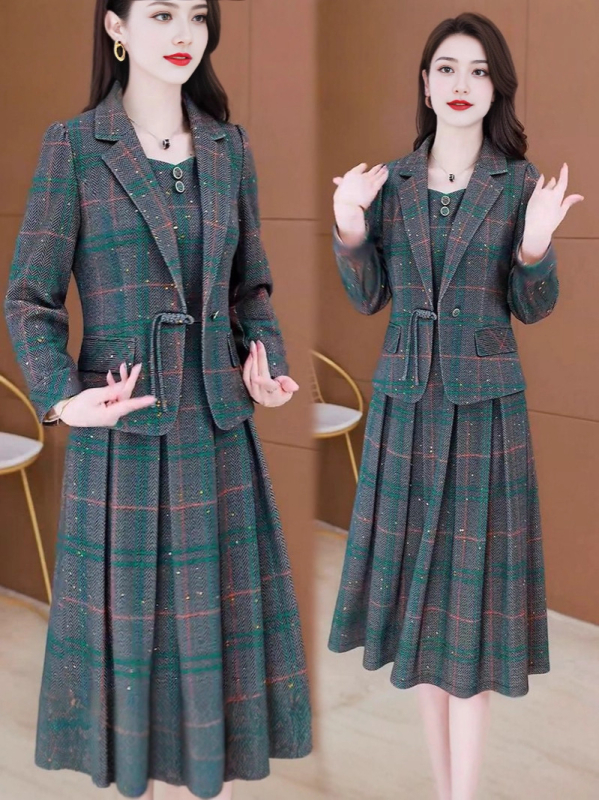 Női kockás két darabos kosztüm szoknyával, hosszú ujjú, hosszú szoknya, 80–90% poliészter, őszi 2025