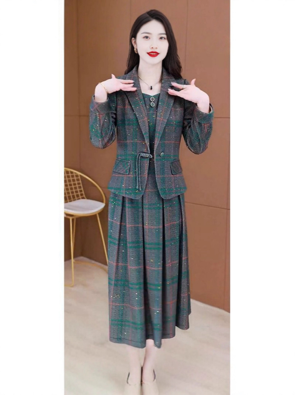 Női kockás két darabos kosztüm szoknyával, hosszú ujjú, hosszú szoknya, 80–90% poliészter, őszi 2025