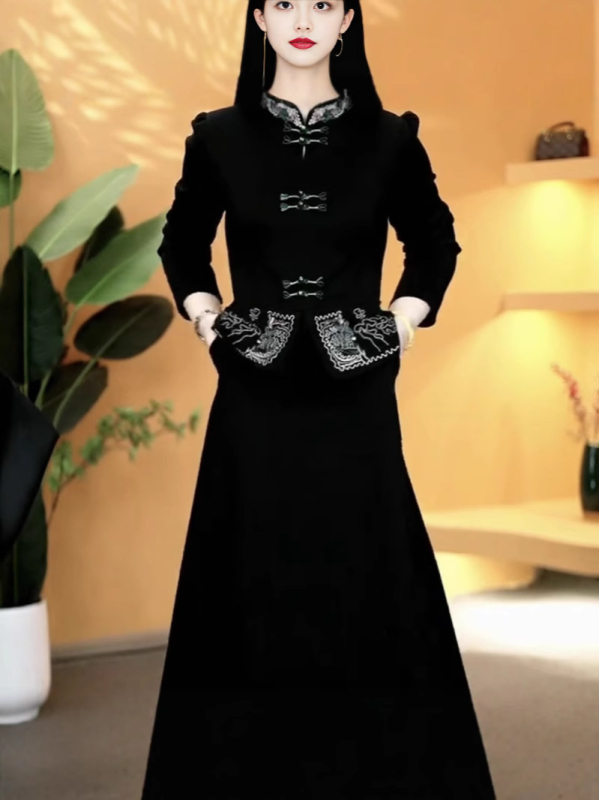 Rochie brodată, stil elegant, aspect de două piese fals, primăvara 2025, lungime midi