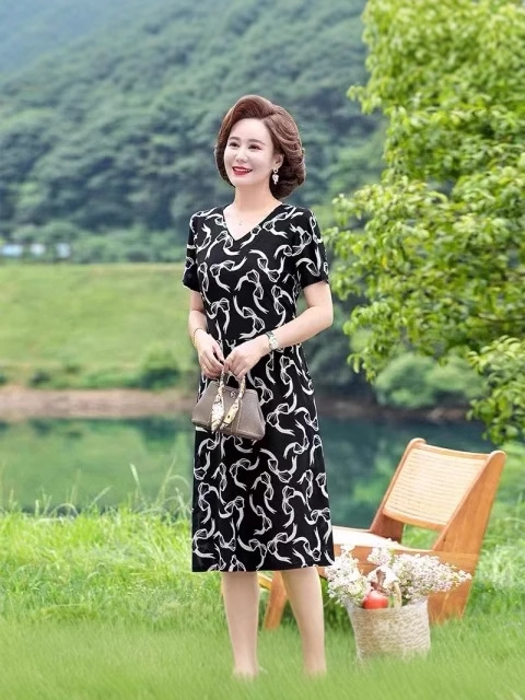 Haljina od ice silk s printom, A-linijski kroj, V-izrez, kratki rukavi