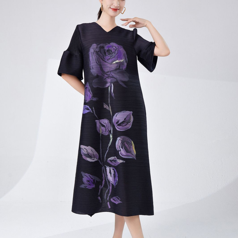 Cvjetno plisirana midi haljina, V-izrez, A-linijski kroj.