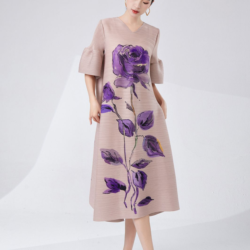 Cvjetno plisirana midi haljina, V-izrez, A-linijski kroj.