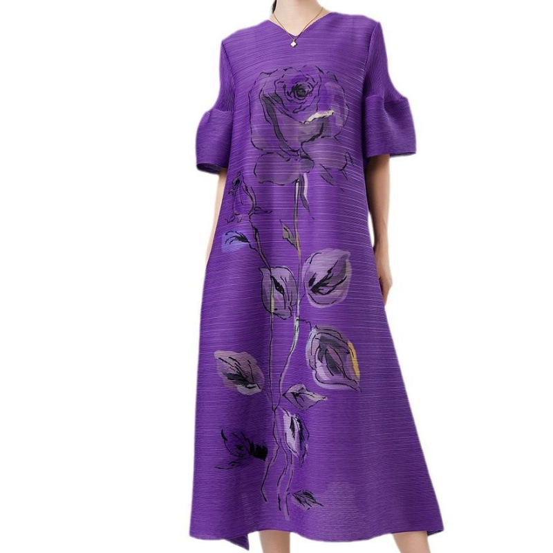 Cvjetno plisirana midi haljina, V-izrez, A-linijski kroj.