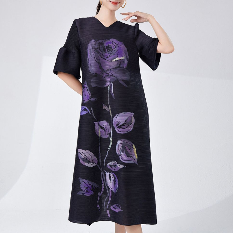 Cvjetno plisirana midi haljina, V-izrez, A-linijski kroj.