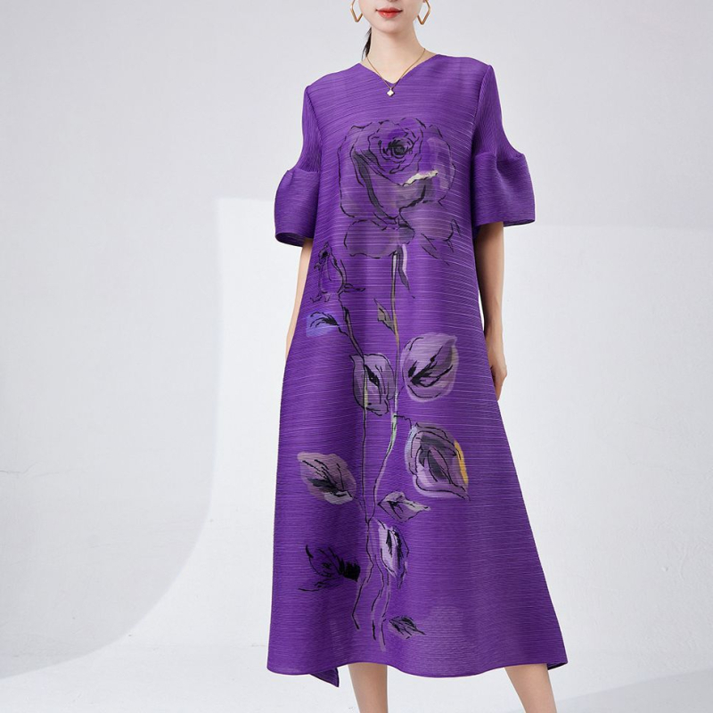 Cvjetno plisirana midi haljina, V-izrez, A-linijski kroj.