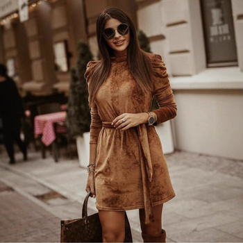 Haljina od baršuna s A-linijskom Lolita siluetom, dugi naduveni rukavi, polu-visoki ovratnik, jednofarebni uzorak