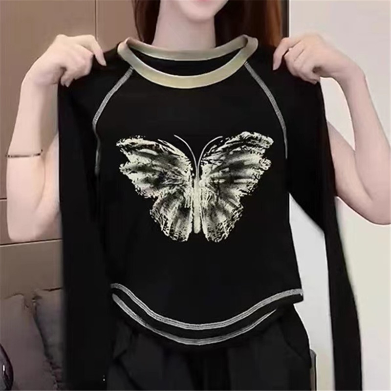 Ženski crni crop top s flisom, dugi rukavi, okrugli izrez, dizajn color-block