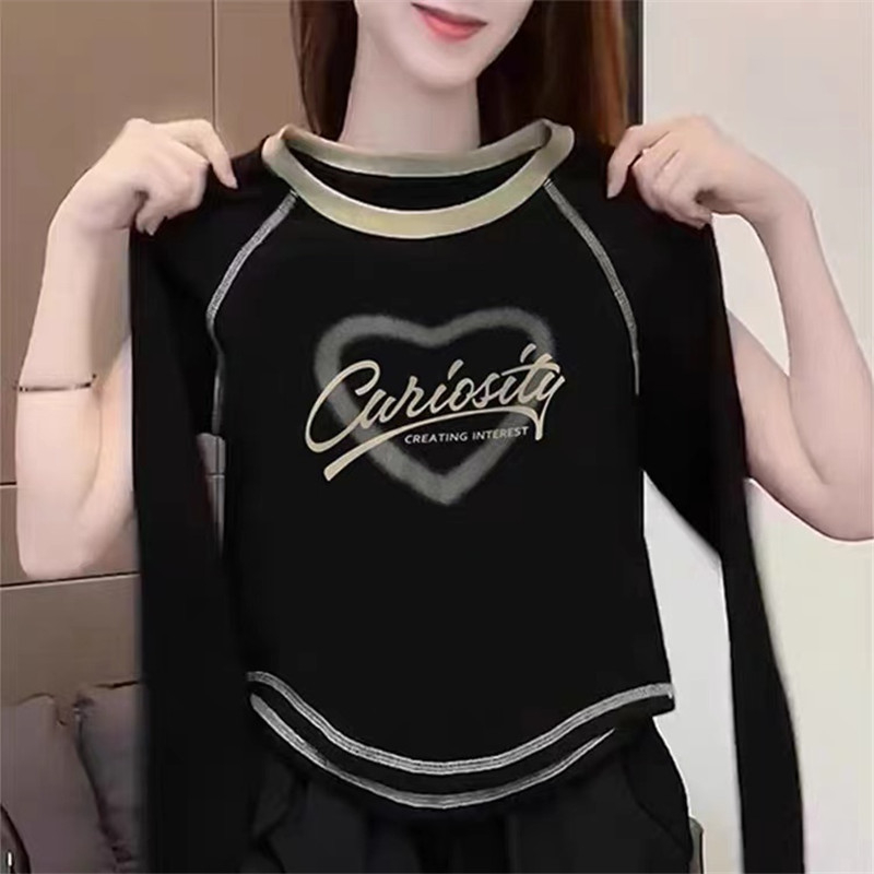 Ženski crni crop top s flisom, dugi rukavi, okrugli izrez, dizajn color-block