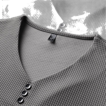 Vyriški marškinėliai su V formos iškirpte, ilgomis rankovėmis, geometriniu spaudu, poliesterio-elastano mišinys, pavasaris ir ruduo.