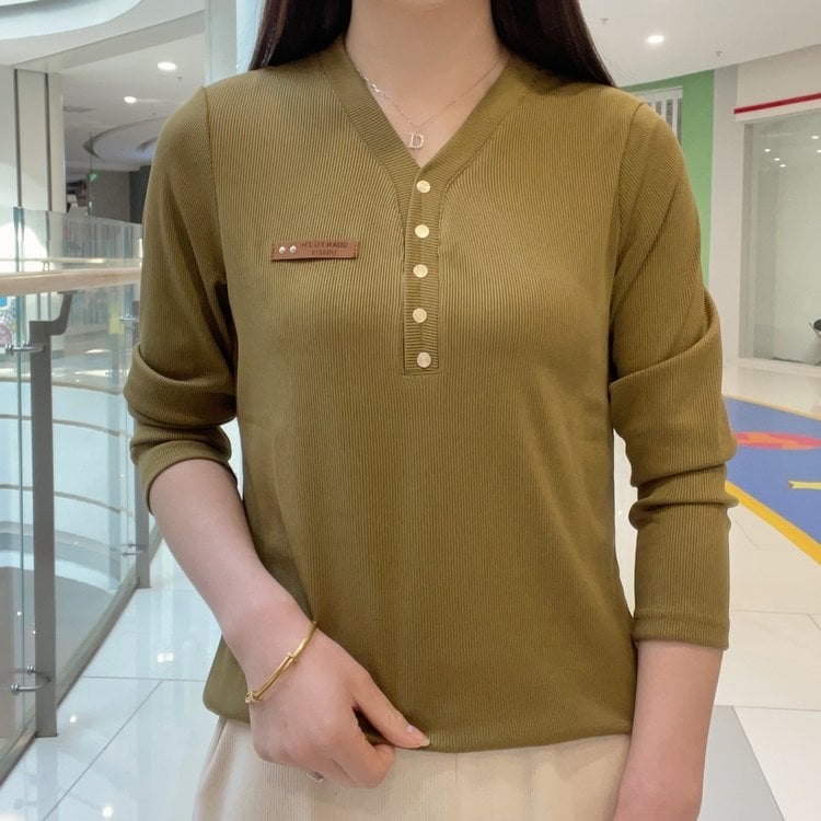 Дамска тениска с дълги ръкави и V‑образно деколте, полиестер 70–80%, 3D ефект, стандартна дължина 50–65 cm