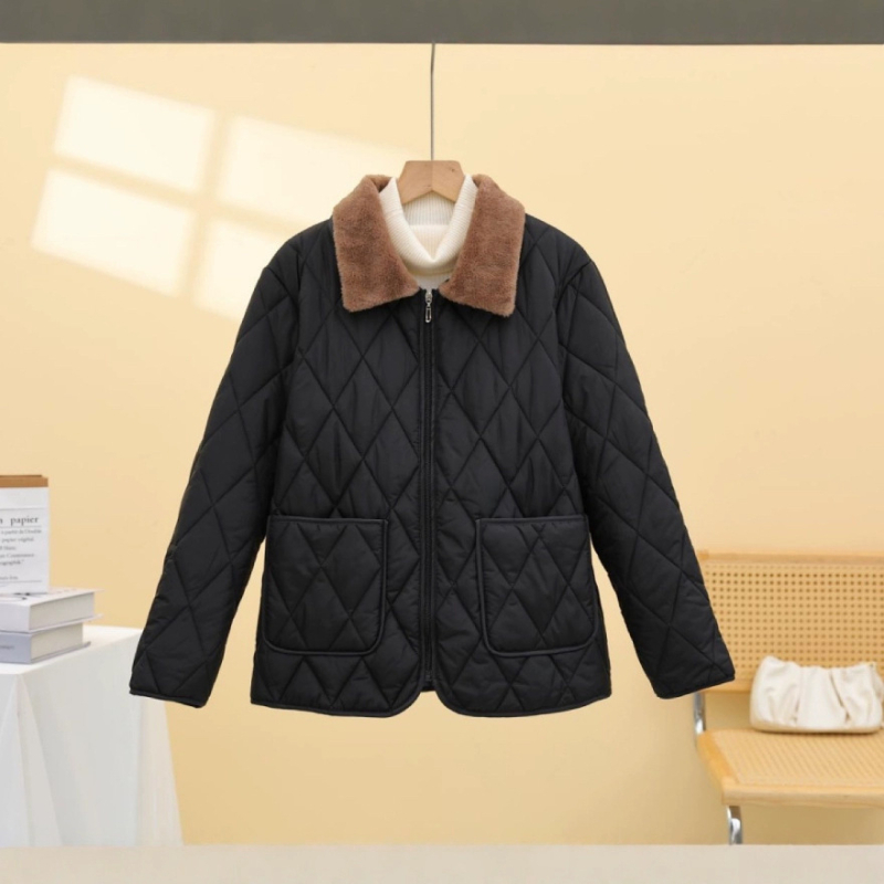 Памучно палто с яка от зайчи пух, геометричен модел, преден цип, средна дължина 50–65 см