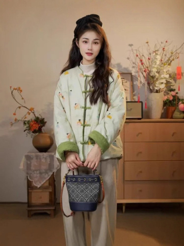 Geacă de damă reversibilă, stil retro chinezesc, cu guler înalt și imprimeu floral, căptușeală groasă; țesătură: poliester; umplutură: bumbac; lungime: mijlocie