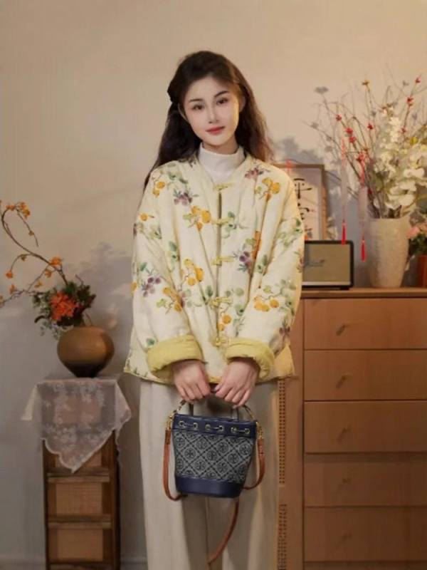 Geacă de damă reversibilă, stil retro chinezesc, cu guler înalt și imprimeu floral, căptușeală groasă; țesătură: poliester; umplutură: bumbac; lungime: mijlocie