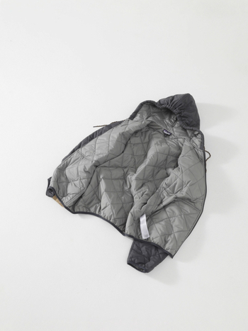 Unisex quilted hooded jacket s zipom, punilo od poliester, glavni materijal 95% poliester, podstava 95% poliester