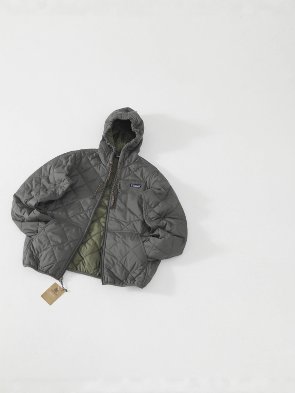 Unisex quilted hooded jacket s zipom, punilo od poliester, glavni materijal 95% poliester, podstava 95% poliester