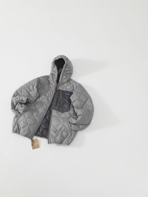 Unisex quilted hooded jacket s zipom, punilo od poliester, glavni materijal 95% poliester, podstava 95% poliester