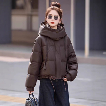 Γυναικείο μπουφάν με πούπουλα για τον χειμώνα 2025, κοντό καρό σχέδιο, χωρίς γιακά, ελαφρώς χαλαρή γραμμή, εξωτερικό ύφασμα πολυεστέρα, γέμισμα από λευκά πάπια πούπουλα, περιεκτικότητα πούπουλων 51-55%, μήκος 40-50 cm