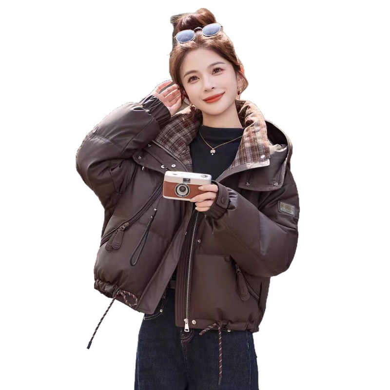 Γυναικείο μπουφάν με πούπουλα για τον χειμώνα 2025, κοντό καρό σχέδιο, χωρίς γιακά, ελαφρώς χαλαρή γραμμή, εξωτερικό ύφασμα πολυεστέρα, γέμισμα από λευκά πάπια πούπουλα, περιεκτικότητα πούπουλων 51-55%, μήκος 40-50 cm