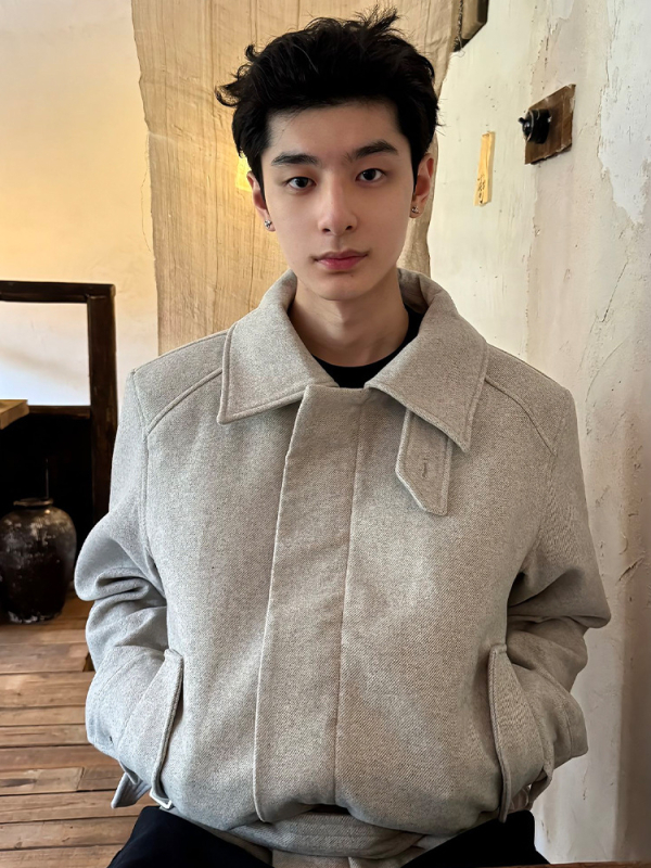 Jaka - Vintage stils, poliesteres audums, apkakle ar reveru, vienpogu aizdare, īss griezums