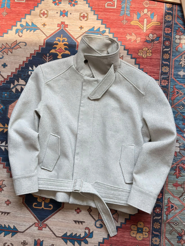 Jaka - Vintage stils, poliesteres audums, apkakle ar reveru, vienpogu aizdare, īss griezums