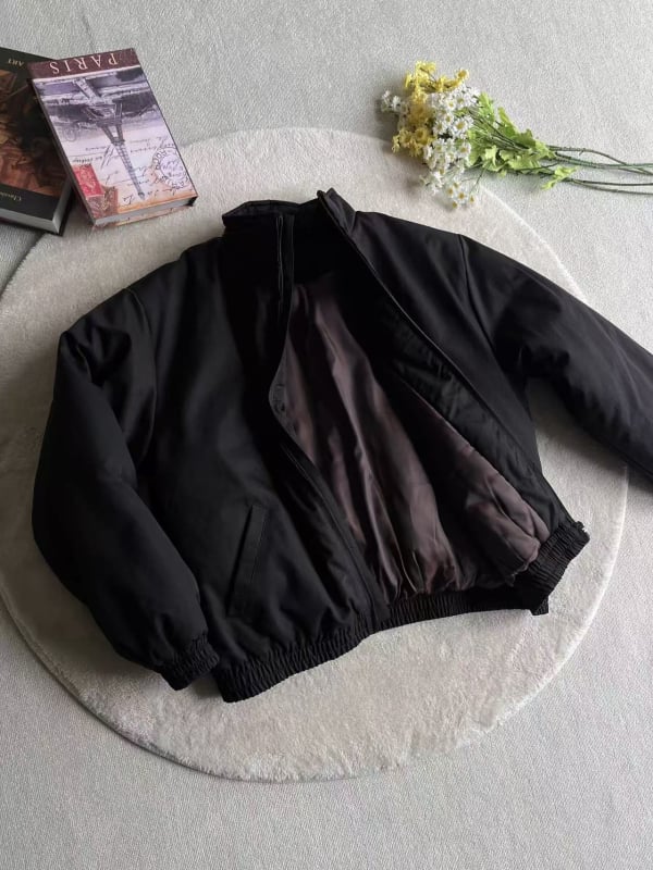 Kokvilnas pildīta jaka ar stāvošu apkakli, īsa, ziemas apģērbs, universālais stils, poliestera pildījums, rāvējslēdzējs, sānu kabatas