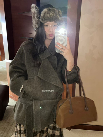 URR Room25ss Palton dublu față din lână, croială lejeră, stil halat cu șnur, textură vintage, rever