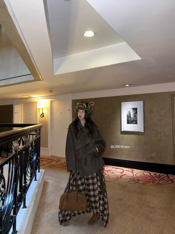 URR Room25ss Palton dublu față din lână, croială lejeră, stil halat cu șnur, textură vintage, rever