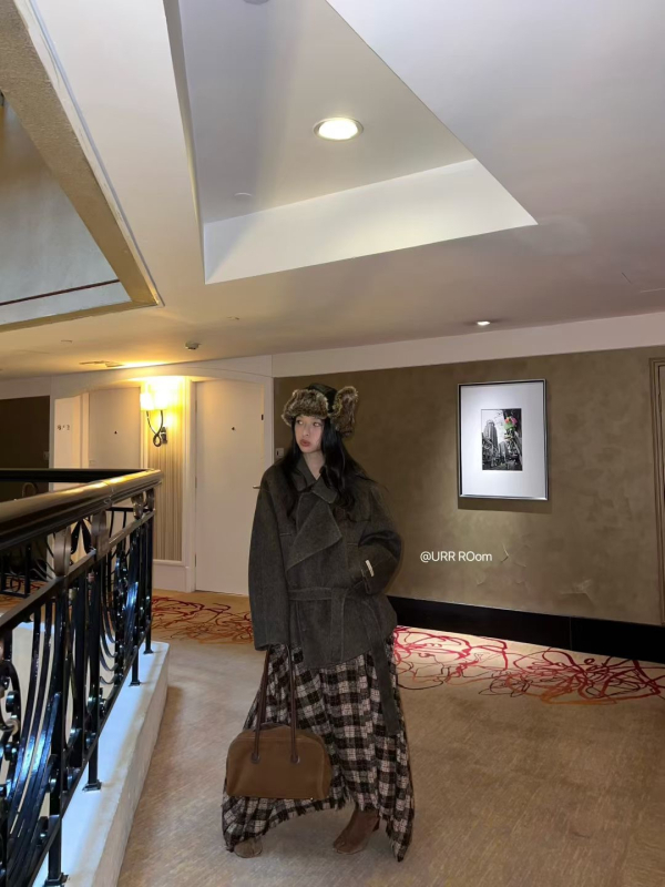 URR Room25ss Palton dublu față din lână, croială lejeră, stil halat cu șnur, textură vintage, rever